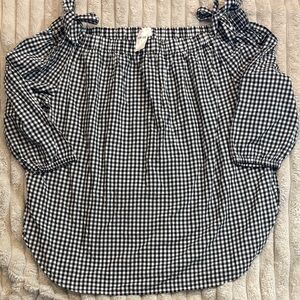 GAP Black and White Checkered Blouse. Nwts Short bow details